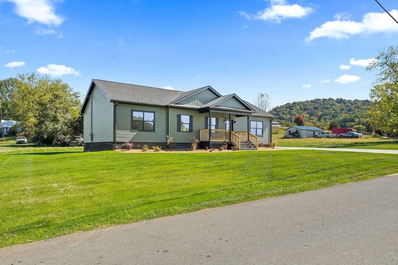 105 Bishop Hollow Rd - Photo 3 of 30