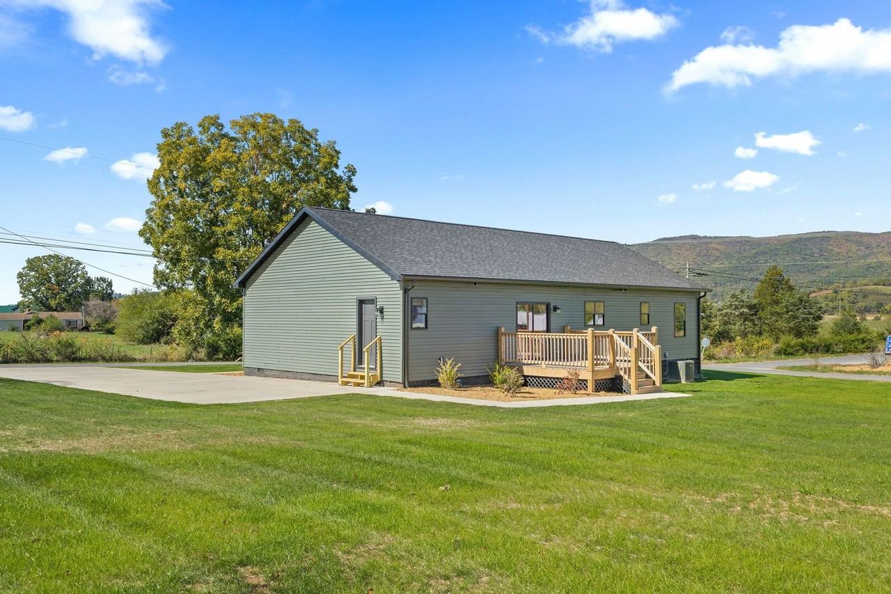 105 Bishop Hollow Rd - Photo 4 of 30