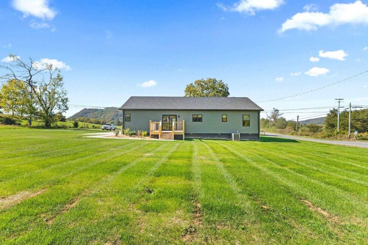 105 Bishop Hollow Rd - Photo 5 of 30