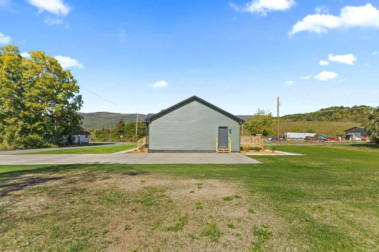 105 Bishop Hollow Rd - Photo 6 of 30