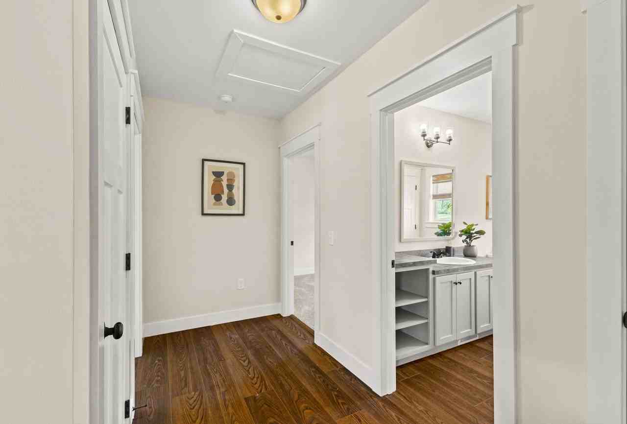 105 Bishop Hollow Rd - Photo 7 of 30