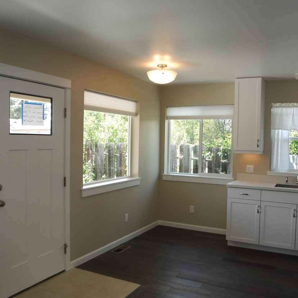 1609 Ne 8th St #2 - Photo 2 of 18