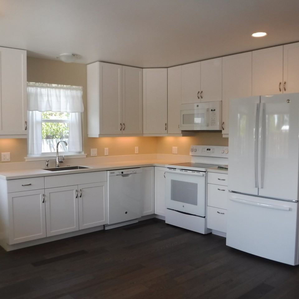 1609 Ne 8th St #2 - Photo 3 of 18