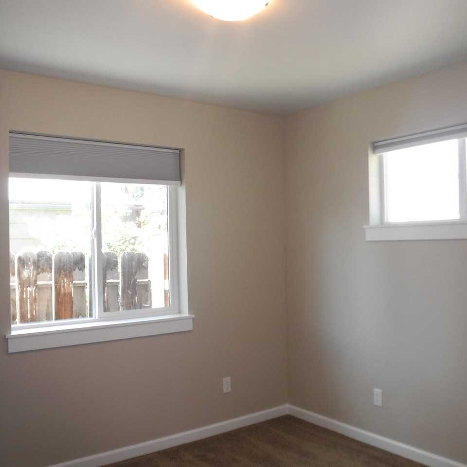 1609 Ne 8th St #2 - Photo 5 of 18