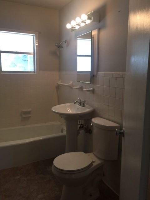3228 Nw 27th St - Photo 7 of 8