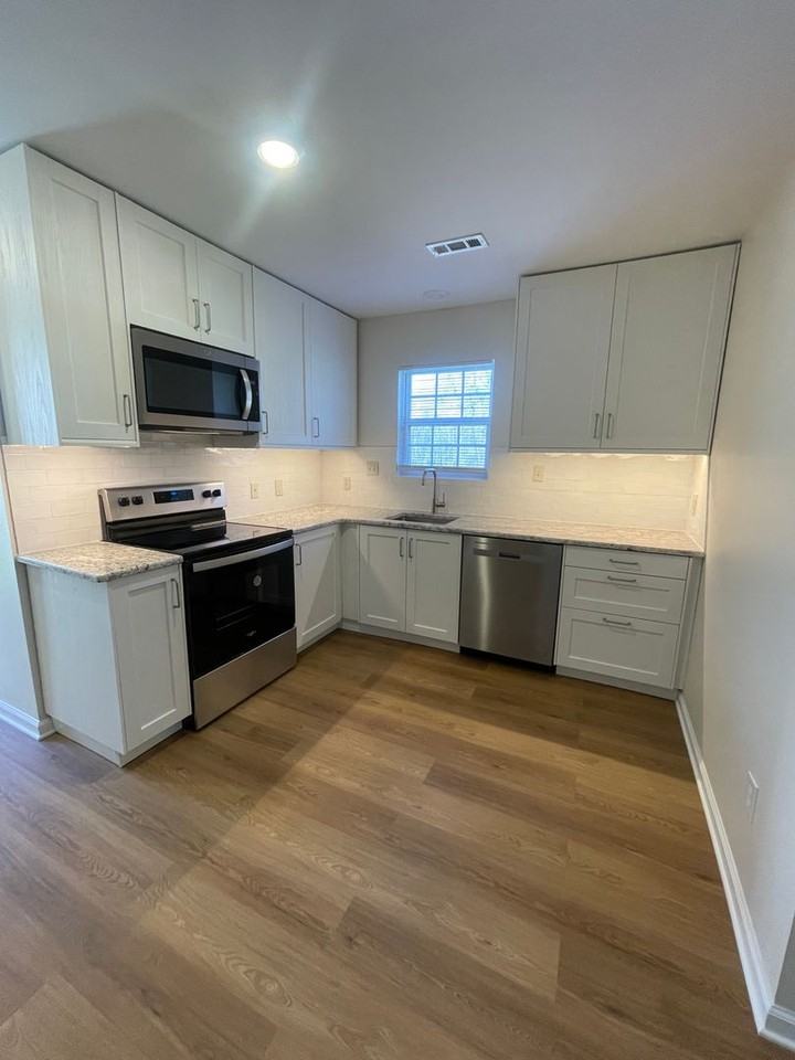 1624 Pineburr Ln - Photo 3 of 12