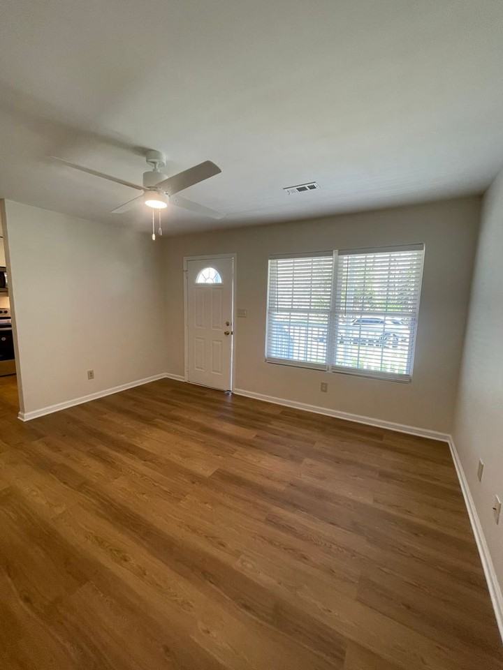 1624 Pineburr Ln - Photo 4 of 12