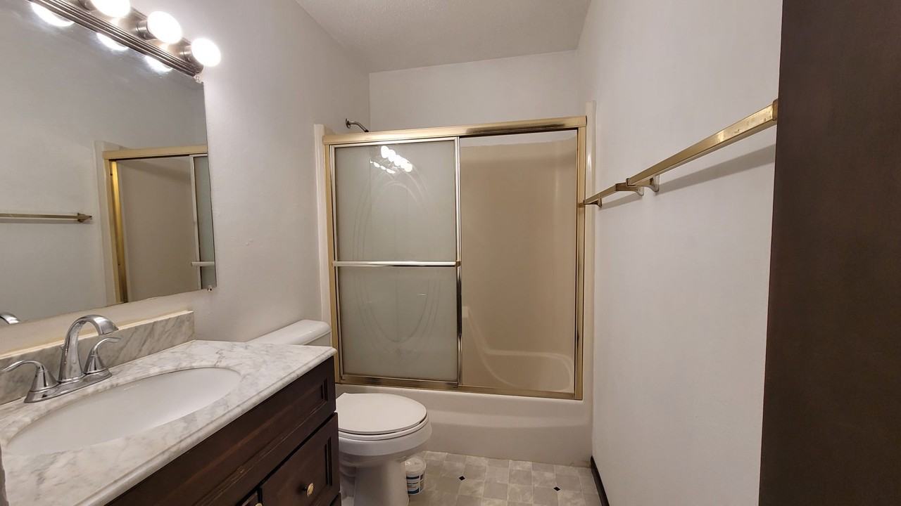 6228 Underwood Ave Sw - Photo 4 of 11