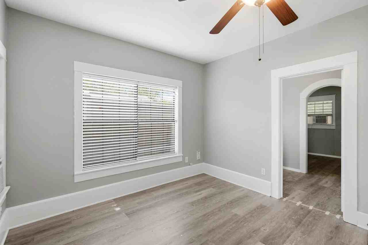 735 Victoria St - Photo 4 of 24