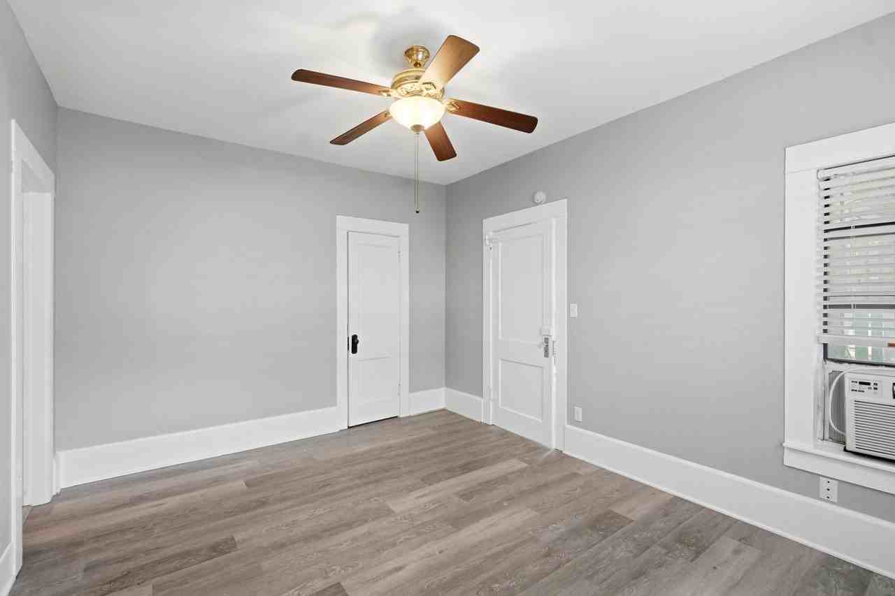 735 Victoria St - Photo 6 of 24