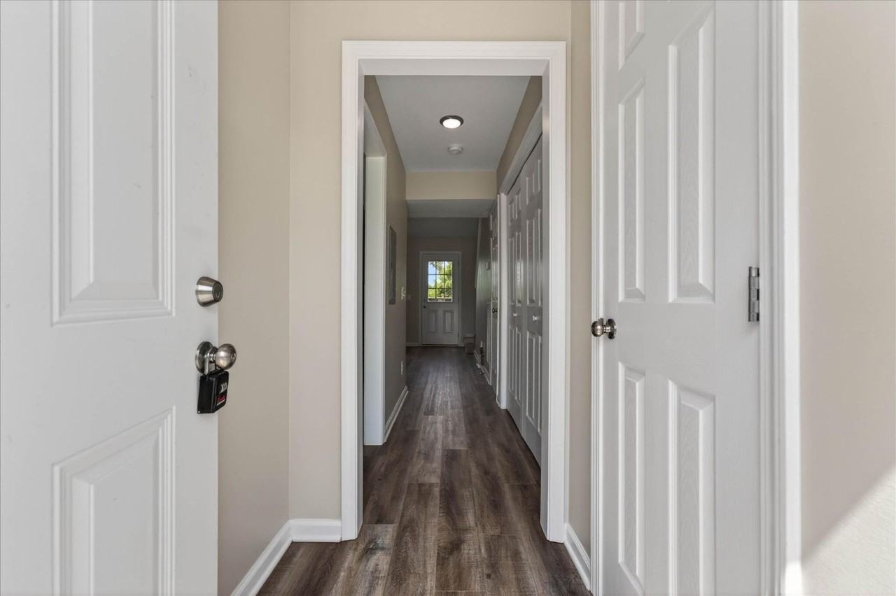 2072 Tynewood Dr - Photo 4 of 27