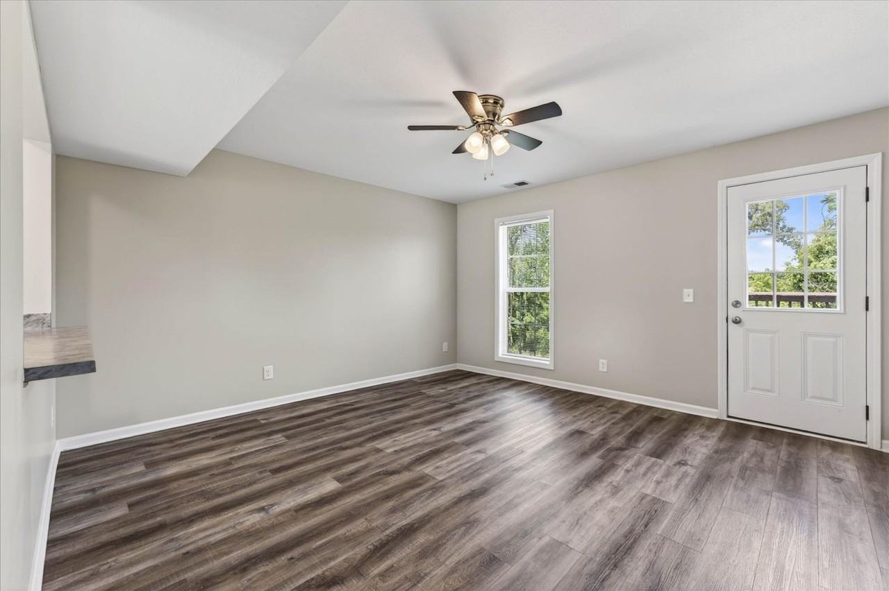 2072 Tynewood Dr - Photo 5 of 27