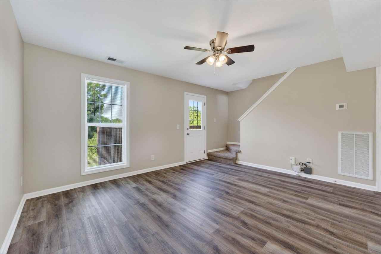 2072 Tynewood Dr - Photo 6 of 27