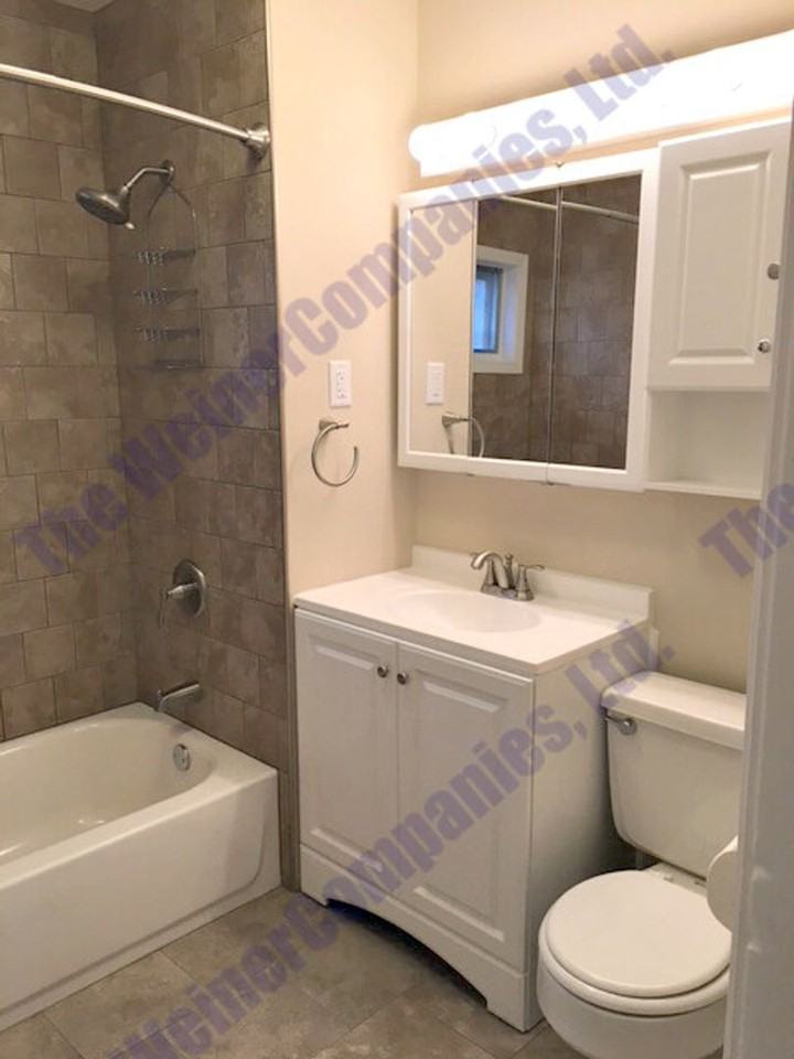 403 W Illinois St - Photo 7 of 20