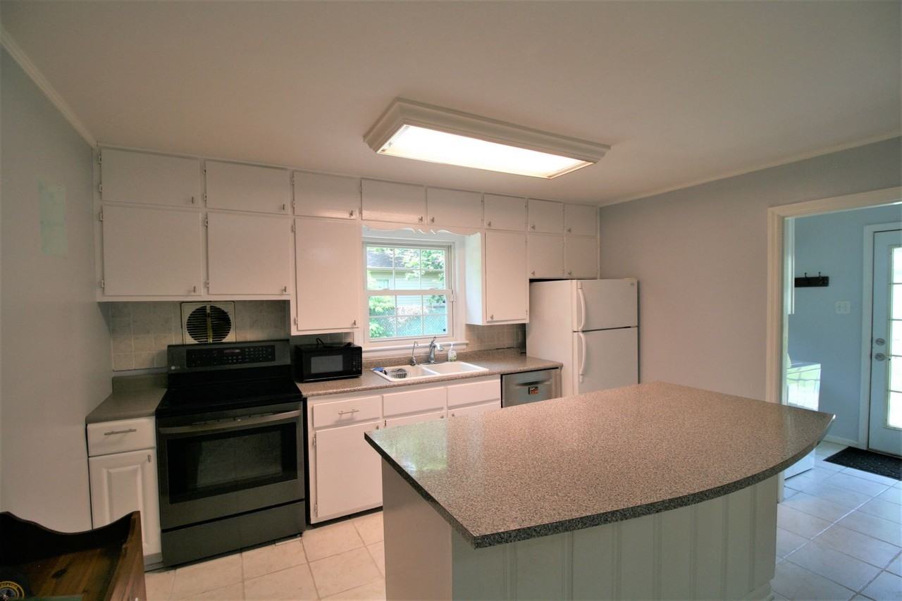 529 Reed Ln - Photo 6 of 24