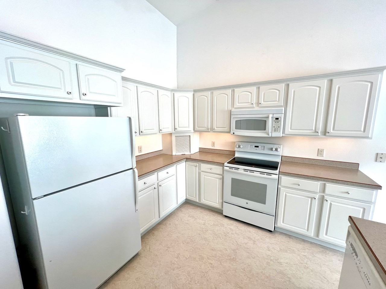 517 Burnham Pl - Photo 3 of 22
