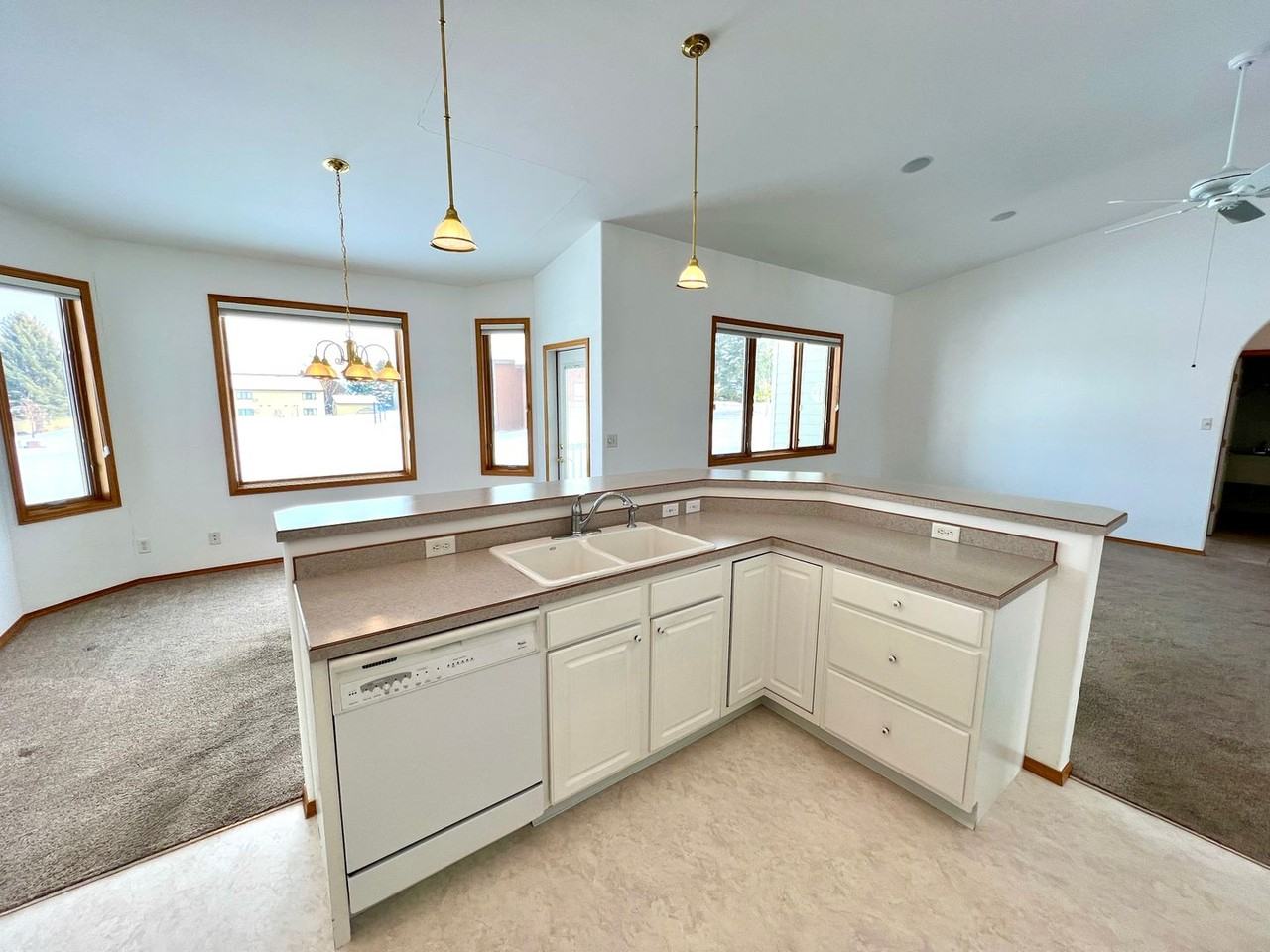 517 Burnham Pl - Photo 4 of 22