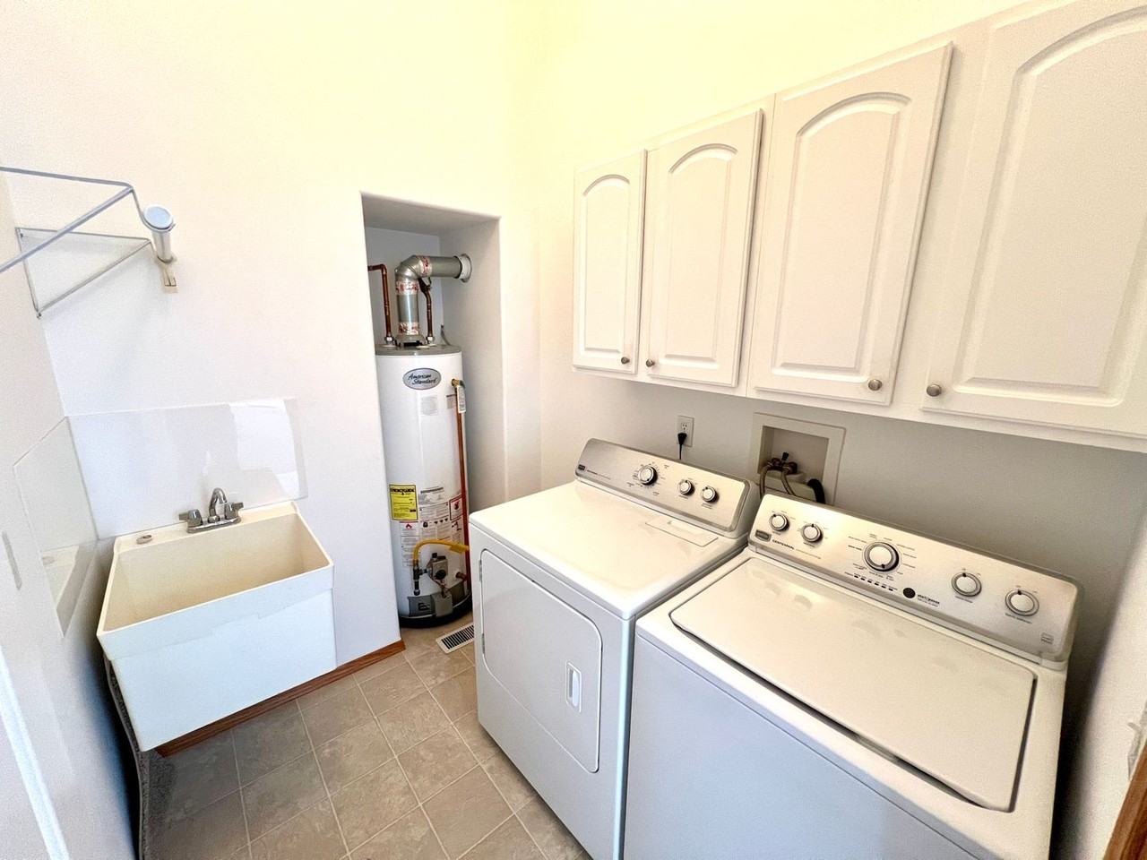 517 Burnham Pl - Photo 6 of 22