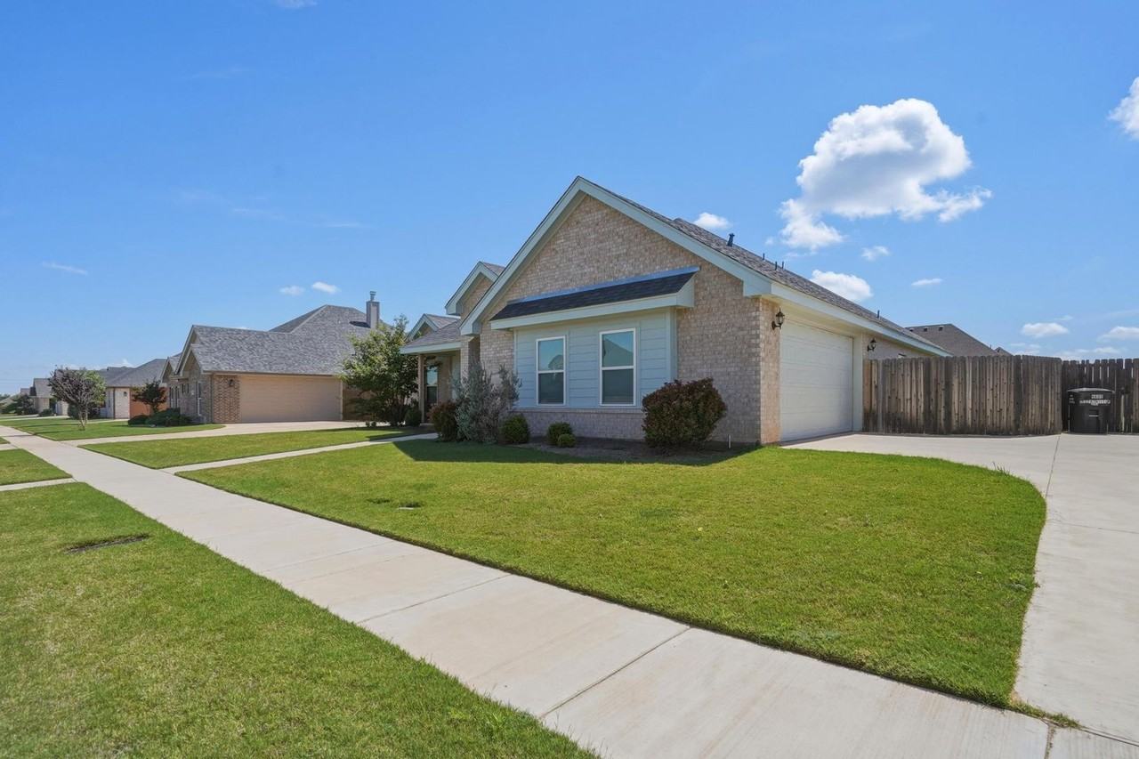 6609 Desert Willow Trl - Photo 3 of 30