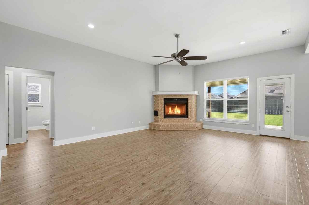 6609 Desert Willow Trl - Photo 4 of 30