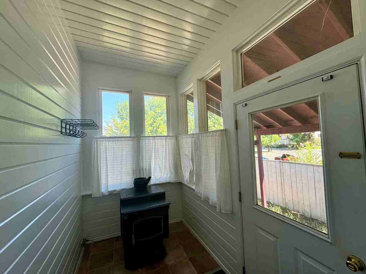 605 N Ruby St - Photo 4 of 21