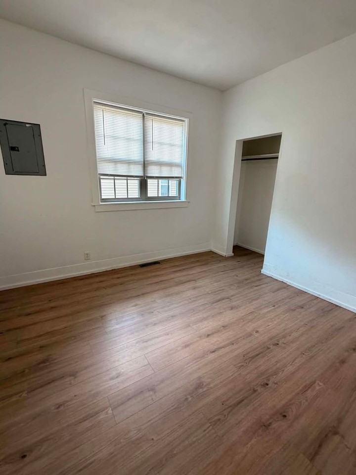1008 W 2nd St - Photo 6 of 12