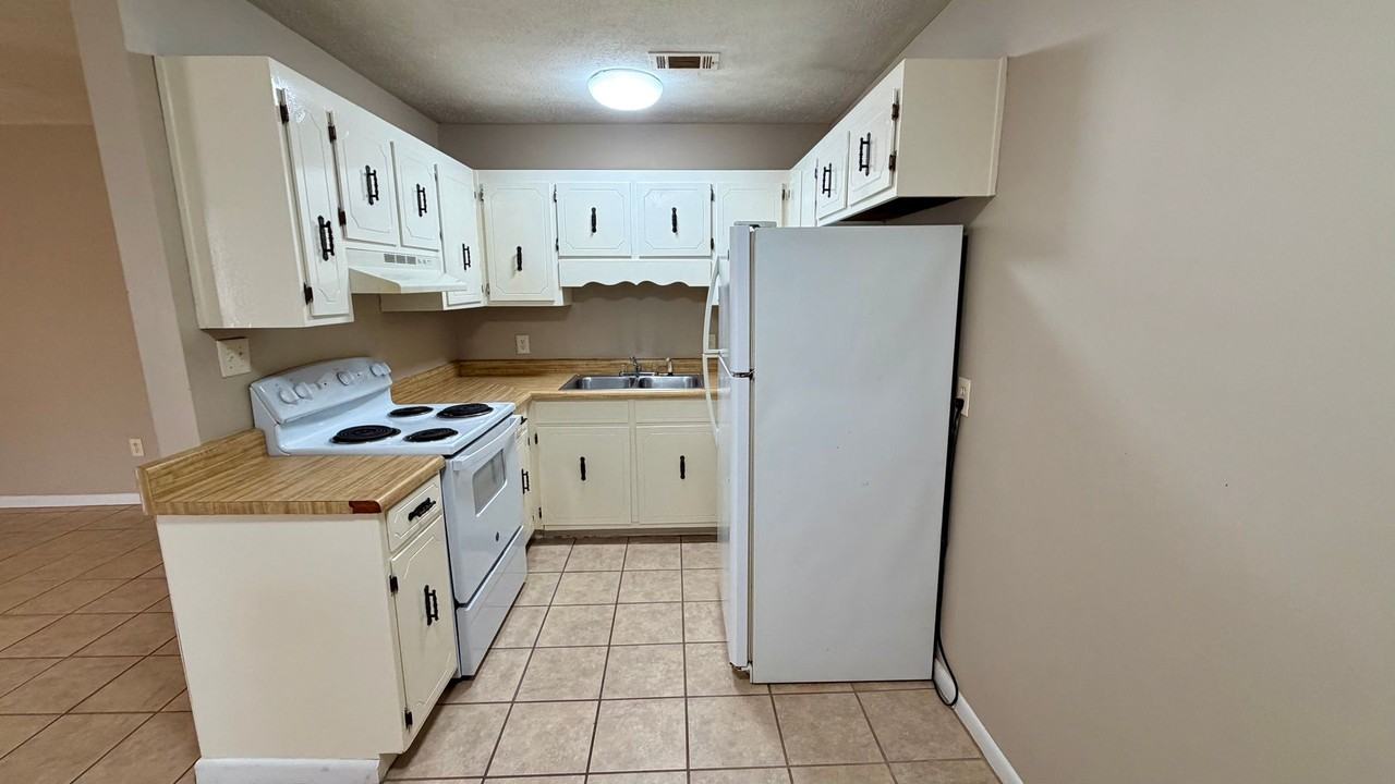 600 Bob Little Rd #3 - Photo 2 of 6