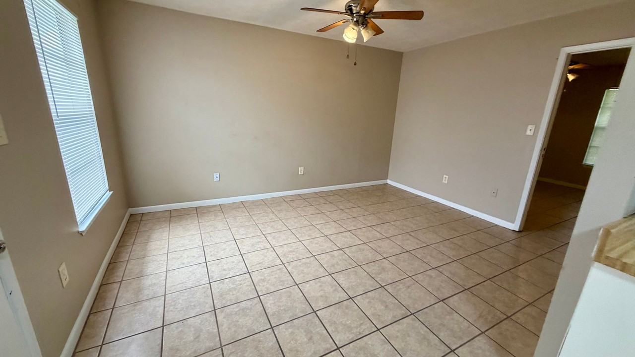 600 Bob Little Rd #3 - Photo 3 of 6