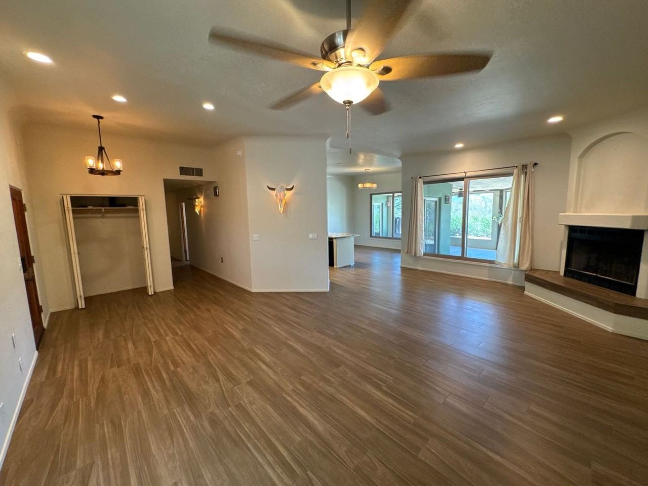 9731 E Kleindale Rd - Photo 7 of 29