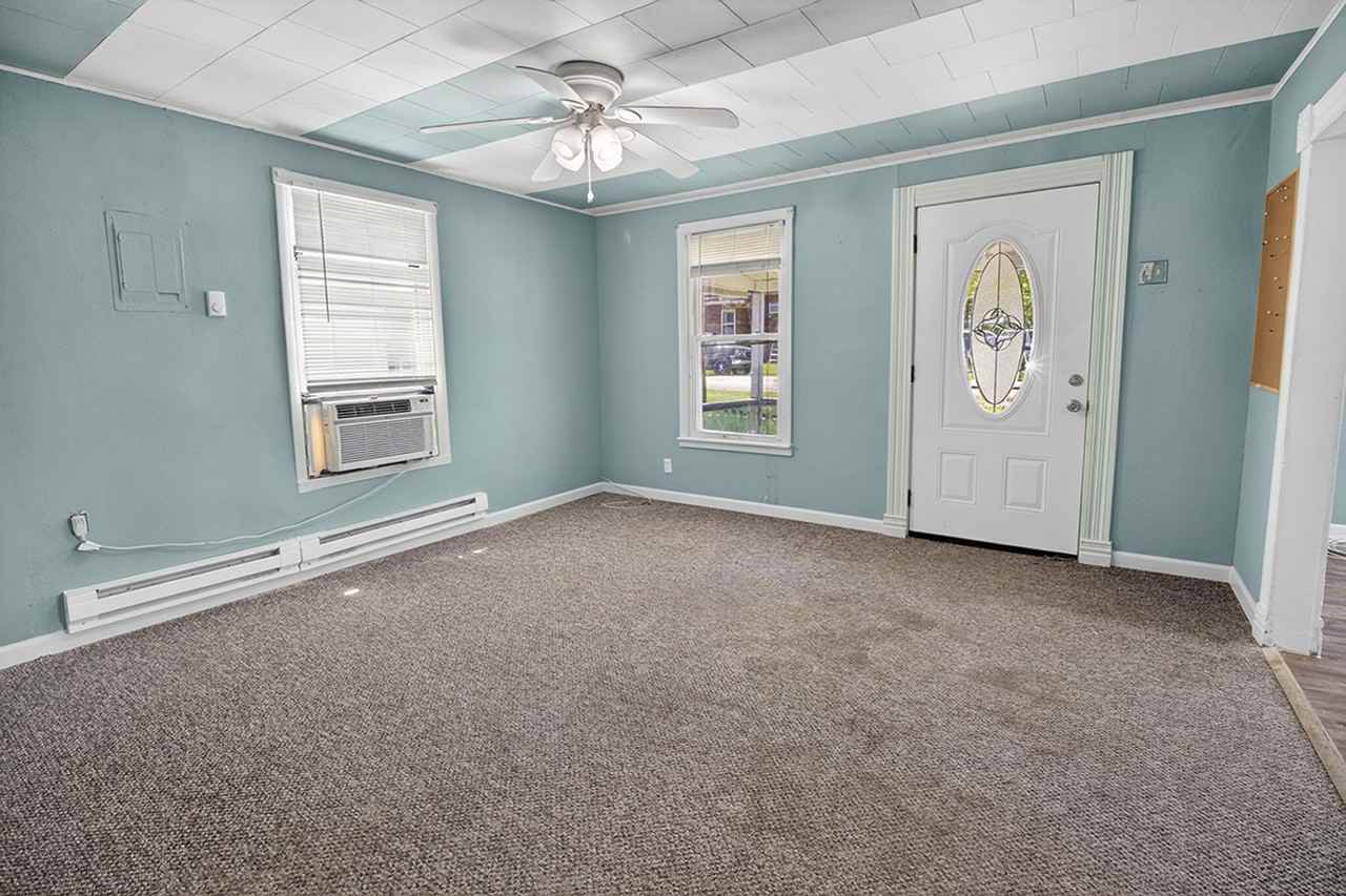 216 Rollins St - Photo 3 of 50