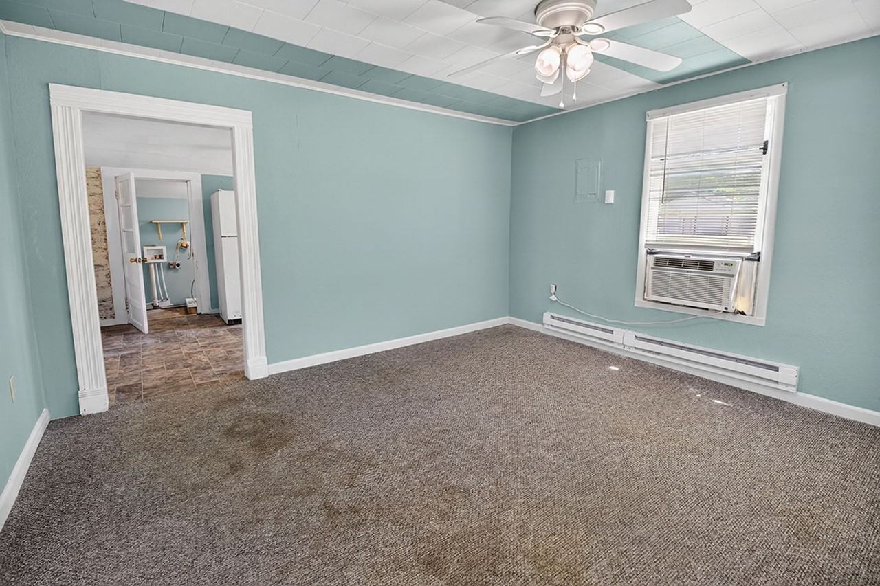 216 Rollins St - Photo 4 of 50