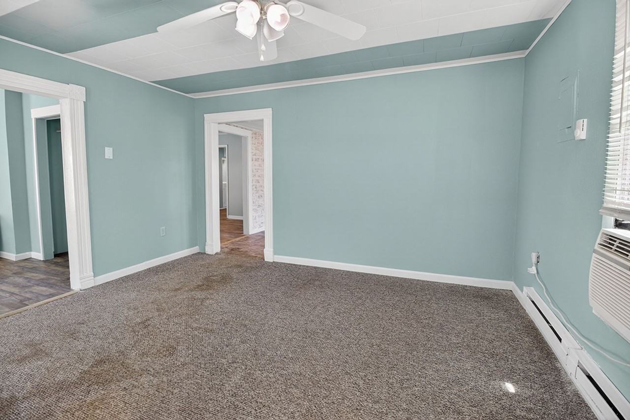 216 Rollins St - Photo 5 of 50