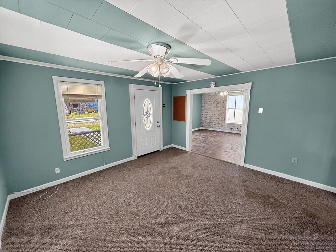 216 Rollins St - Photo 6 of 50
