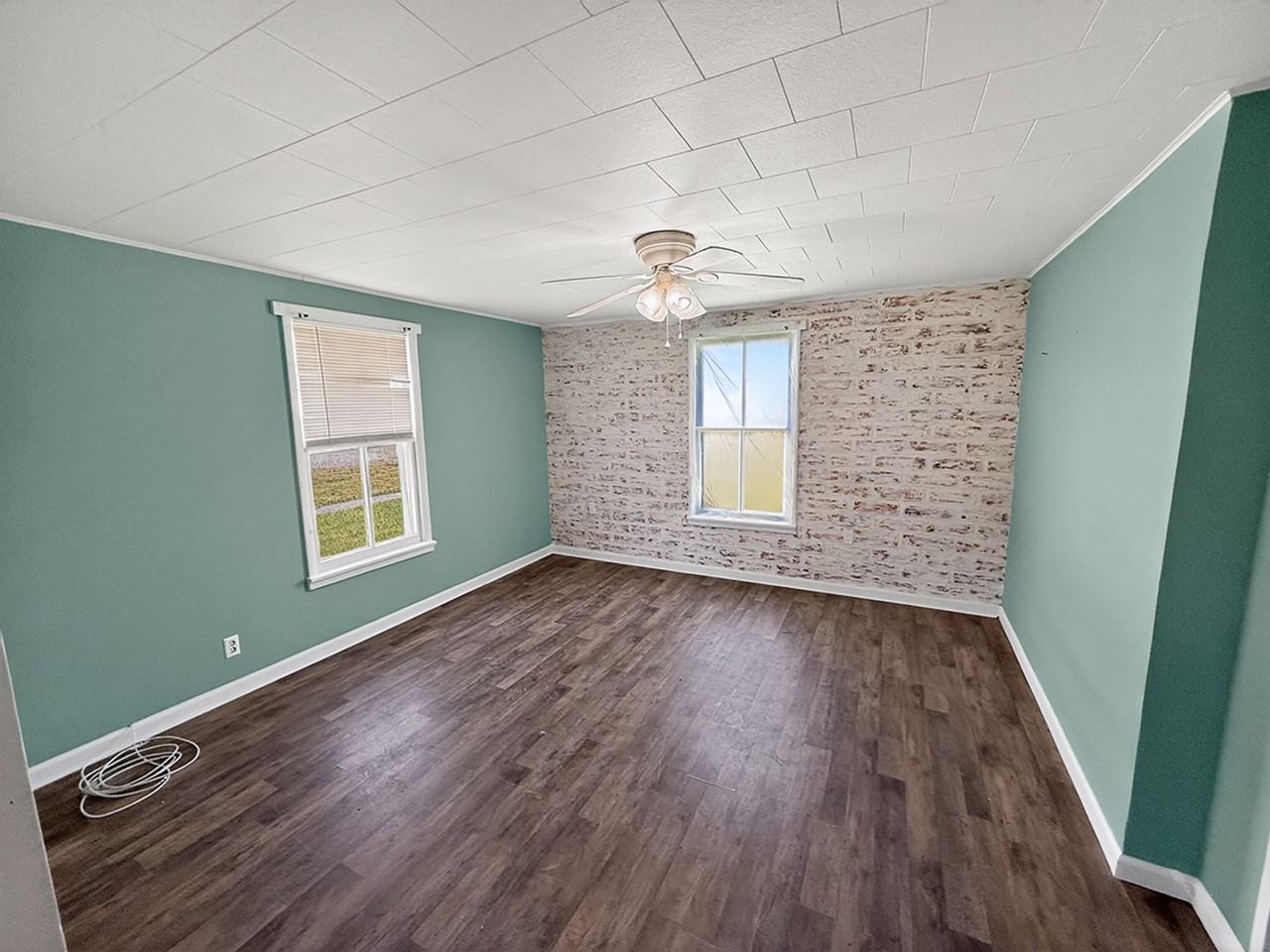 216 Rollins St - Photo 7 of 50