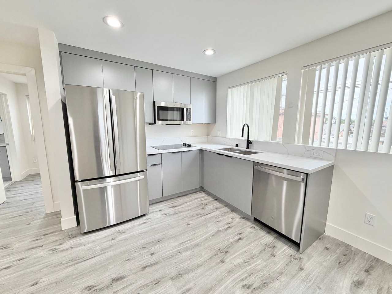 140 1/2 W 93rd St - Photo 4 of 14