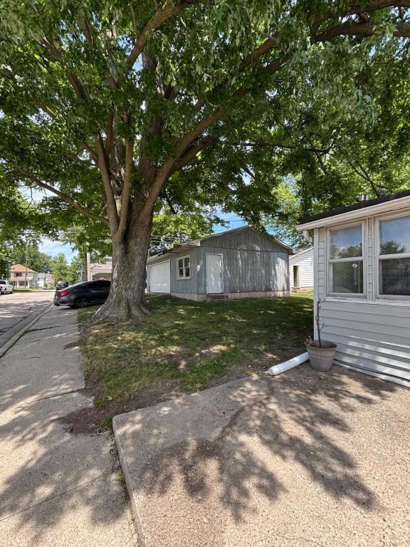 701 E Market St - Photo 2 of 13