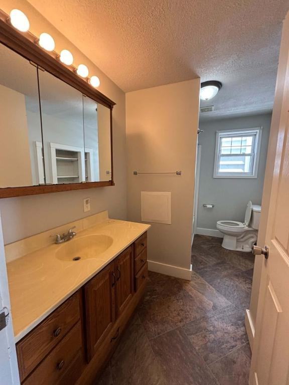 701 E Market St - Photo 5 of 13