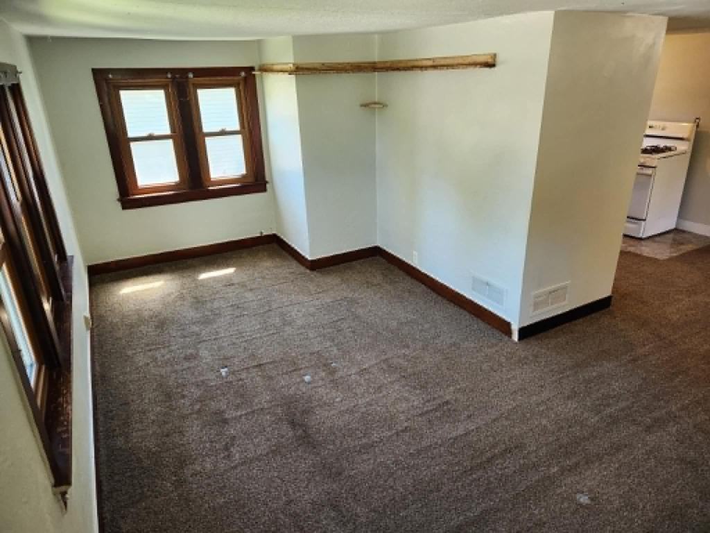 7727 W Beachwood Ave - Photo 4 of 5