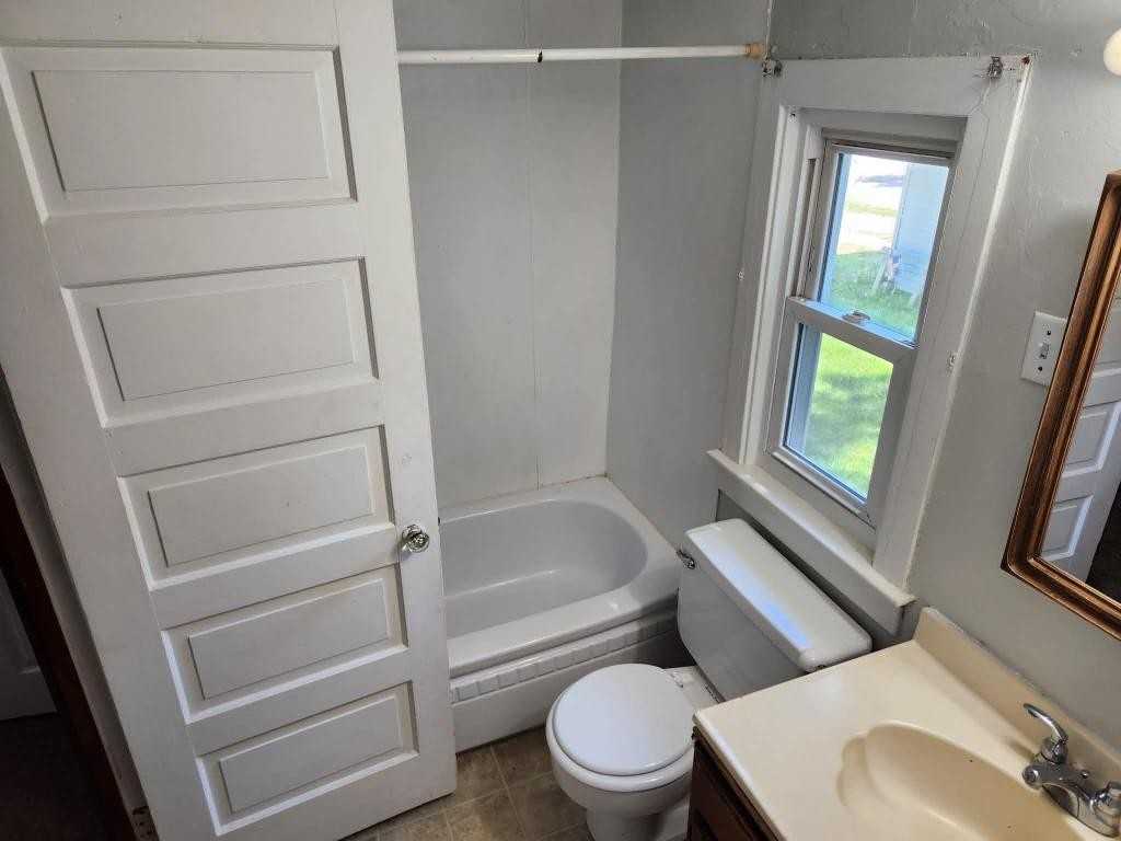 7727 W Beachwood Ave - Photo 5 of 5