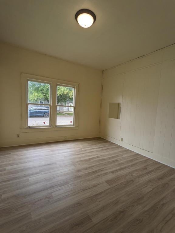 705 W Monroe St - Photo 4 of 18