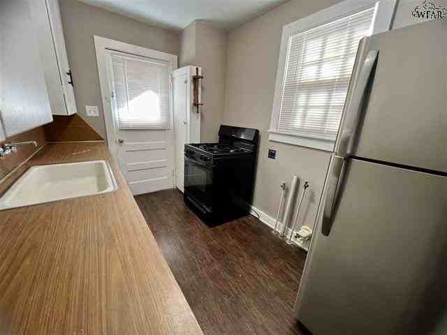 2181 Avenue K - Photo 4 of 10