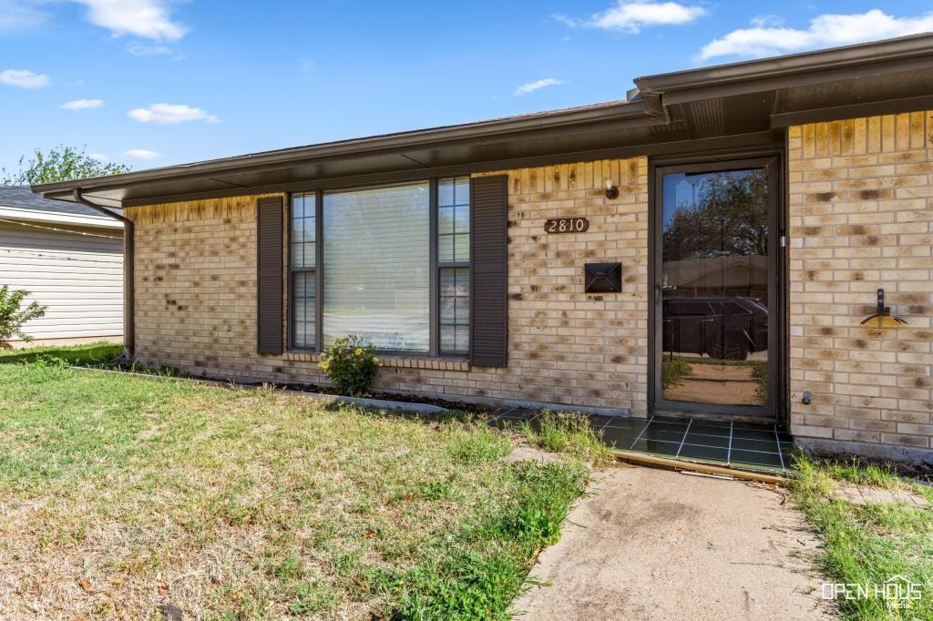 2810 Fleming Rd - Photo 2 of 32