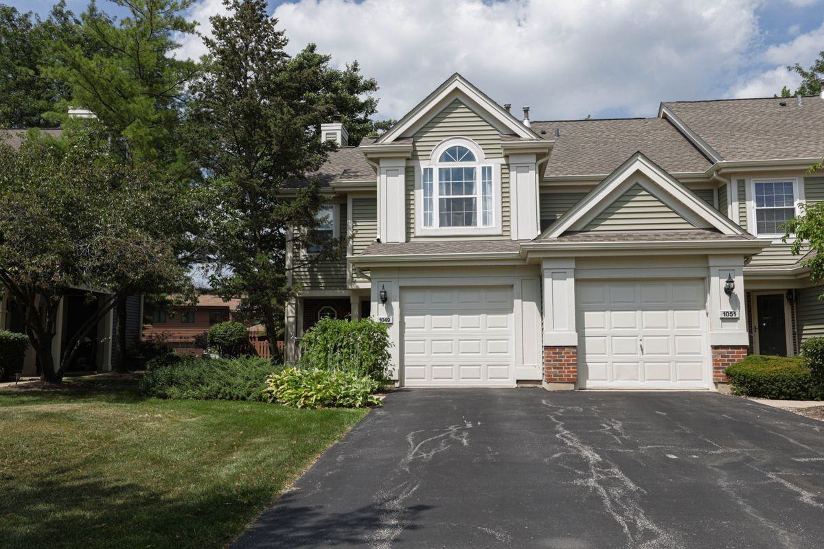 1049 Talbots Ln - Photo 3 of 24