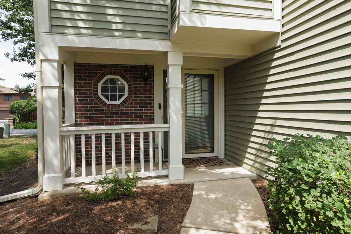 1049 Talbots Ln - Photo 4 of 24