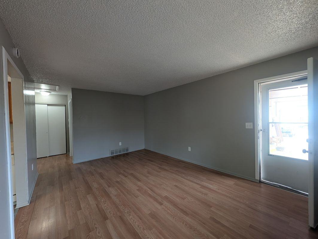 970 Newton St - Photo 2 of 16