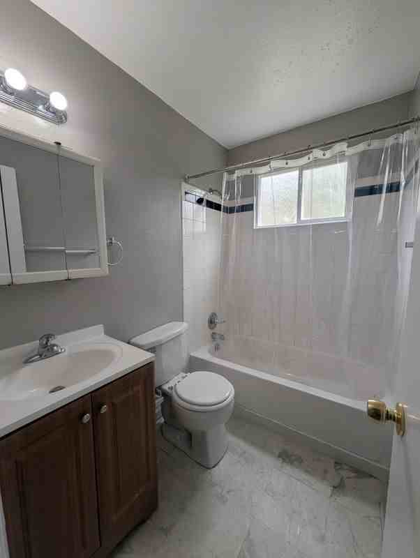 970 Newton St - Photo 7 of 16