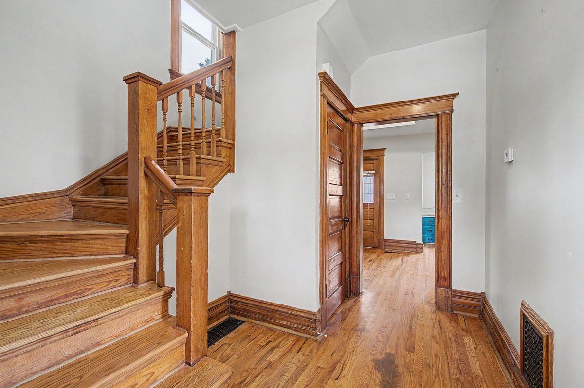 829 Sahwatch St - Photo 4 of 35