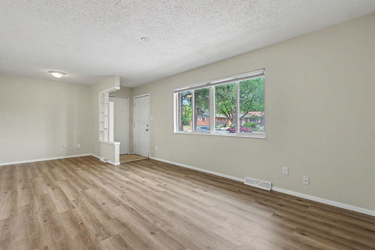 1731 Auburn Dr - Photo 4 of 31