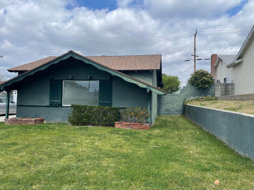 2240 Electra Ave - Photo 3 of 5