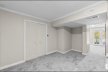 539 Congressional Dr - Photo 6 of 13